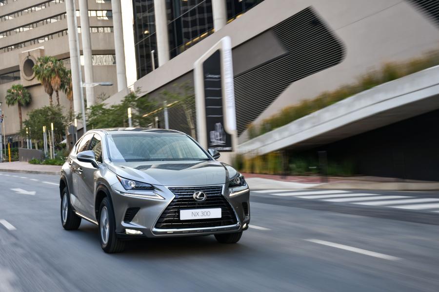  Lexus NX300 2017 года  (ZA) (фото 7 из 27)